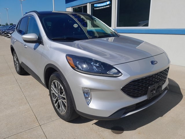 2020 Ford Escape SEL photo 3