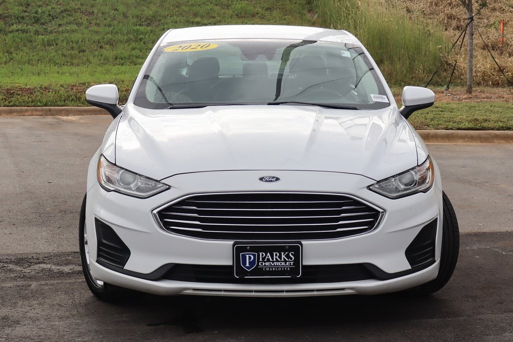 2020 Ford Fusion SE photo 2
