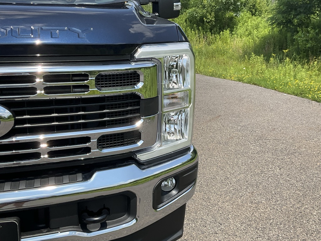 2025 Ford F-350 XL photo 2