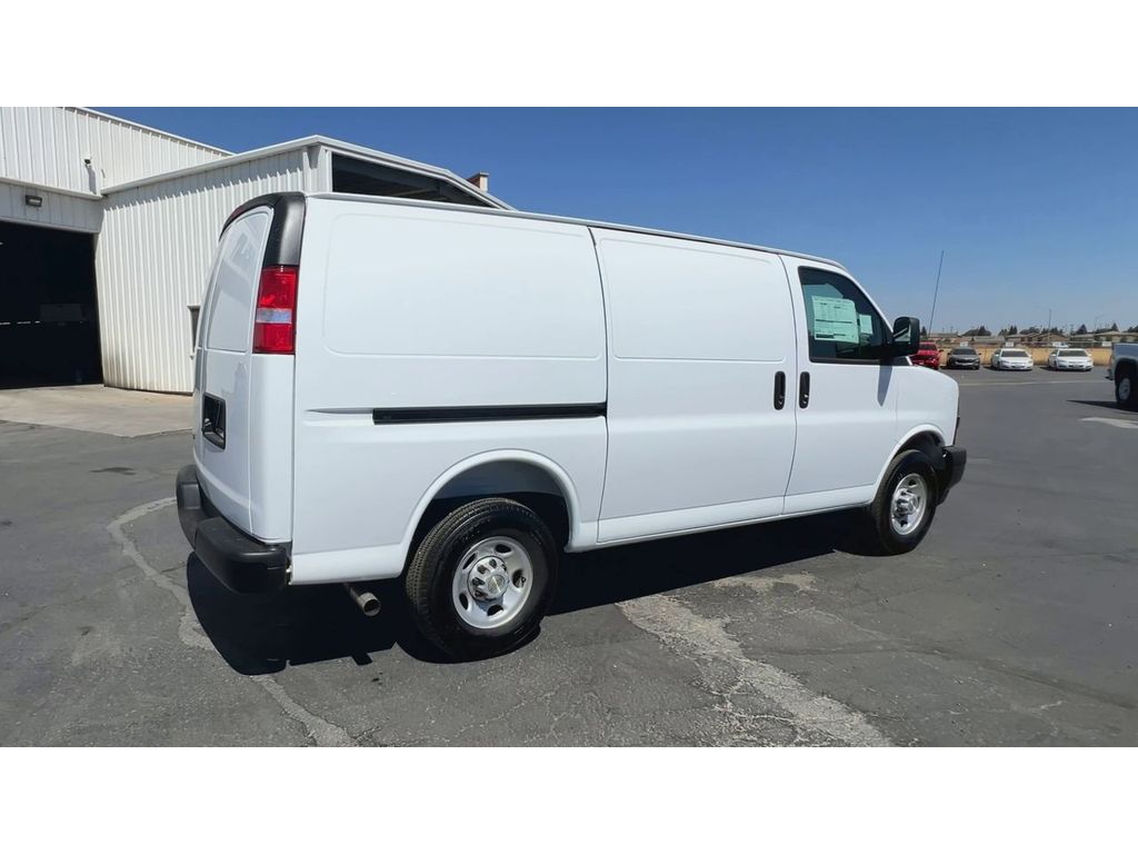 2025 Chevrolet Express Cargo 2500 photo 12