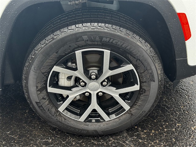 2024 Jeep Grand Cherokee Limited photo 9