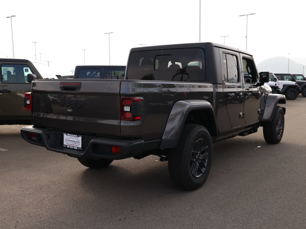 New 2026 Granite Crystal Metallic Clear-Coat Exterior Paint Jeep Sport S image 3