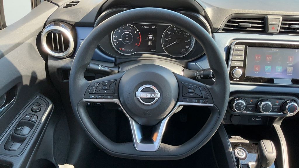 2025 Nissan Versa 1.6 SV photo 13