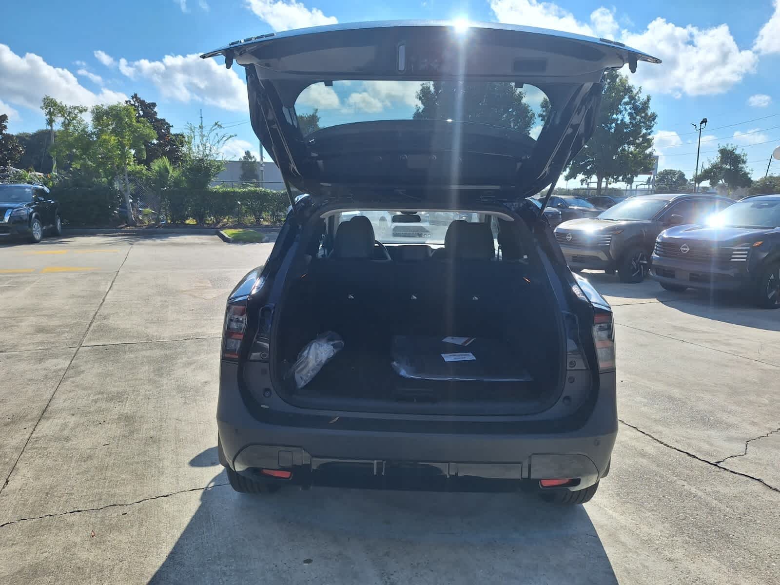 2026 Nissan Kicks SR photo 24