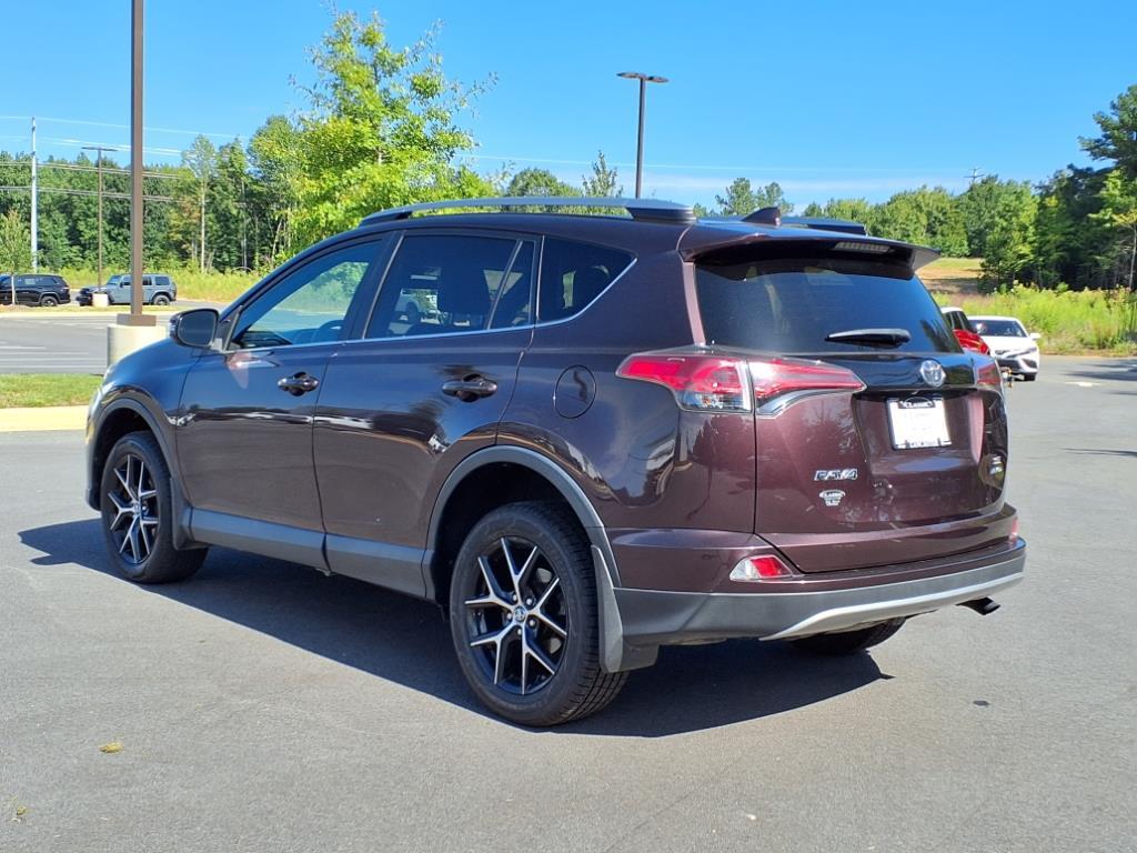 2017 Toyota RAV4 SE photo 18