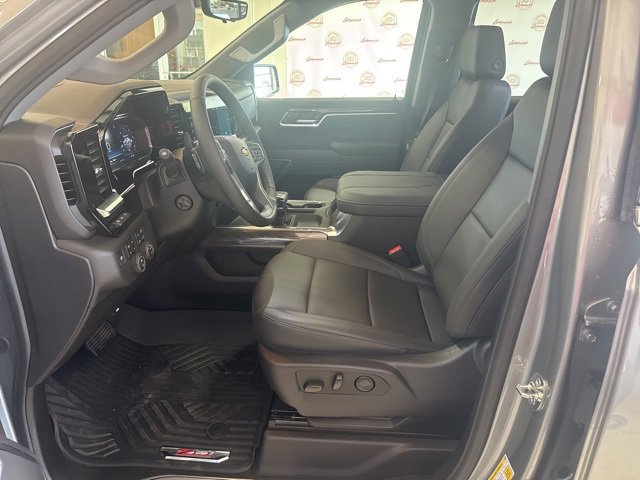 2025 Chevrolet Silverado 1500 LTZ photo 3