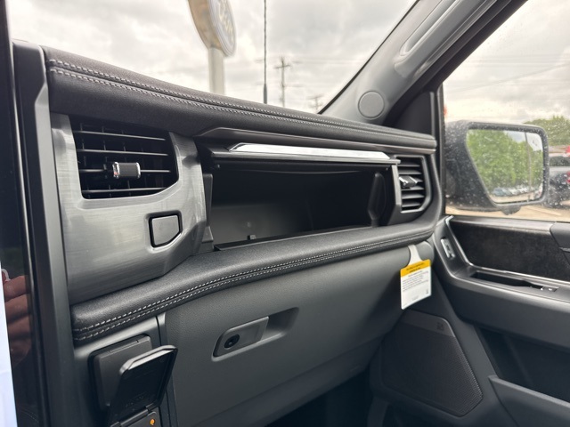 2025 Ford F-150 Lightning photo 29
