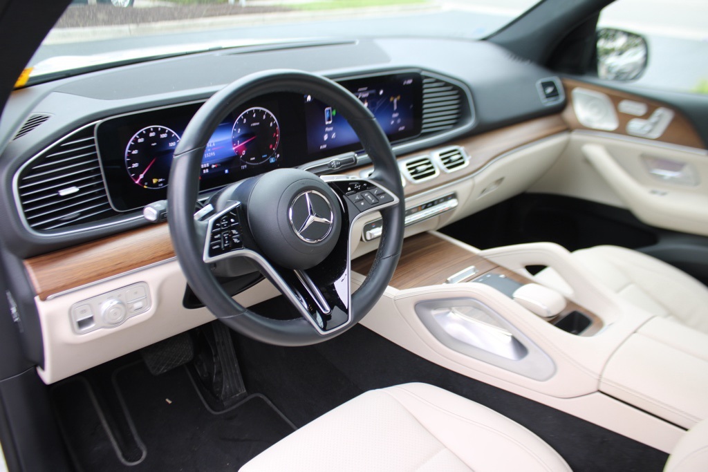 2025 Mercedes Benz GLE 450 4MATIC photo 3
