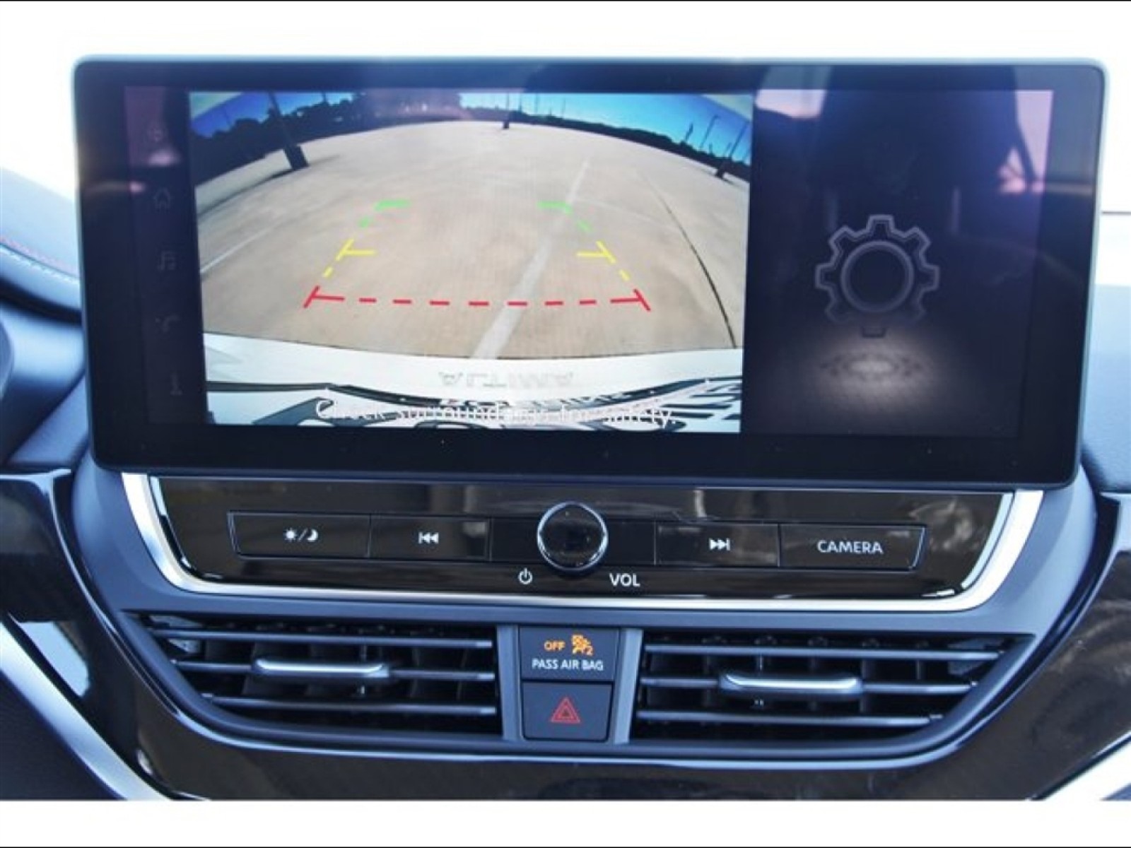 2025 Nissan Altima SR White at Robbins Nissan