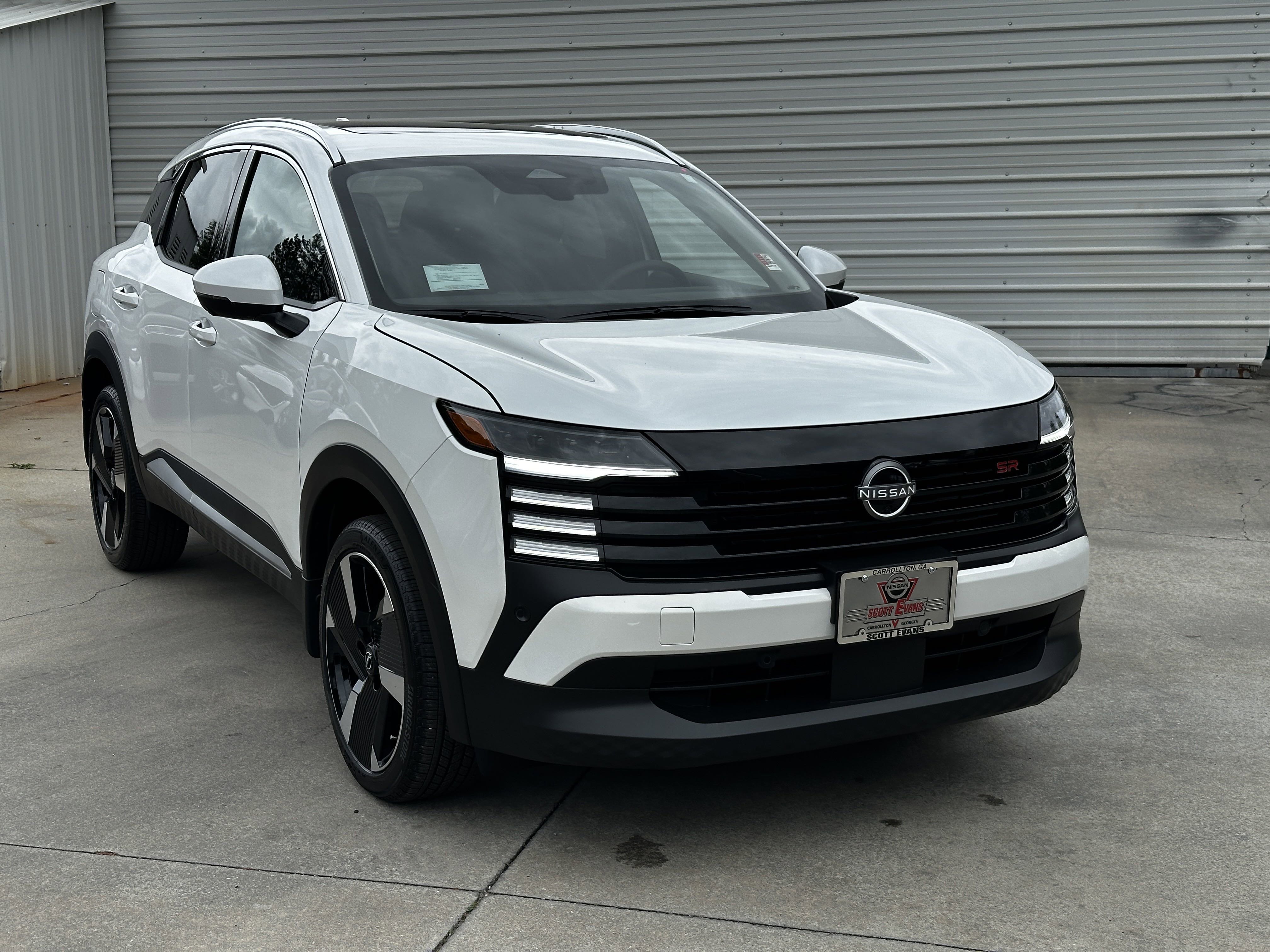 2025 Nissan Kicks SR photo 2