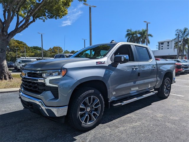 2025 Chevrolet Silverado 1500 LT photo 4