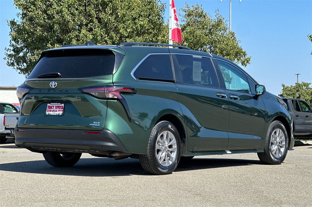2024 Toyota Sienna XLE photo 4