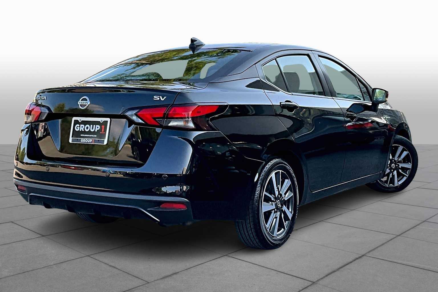 2021 Nissan Versa SV photo 12