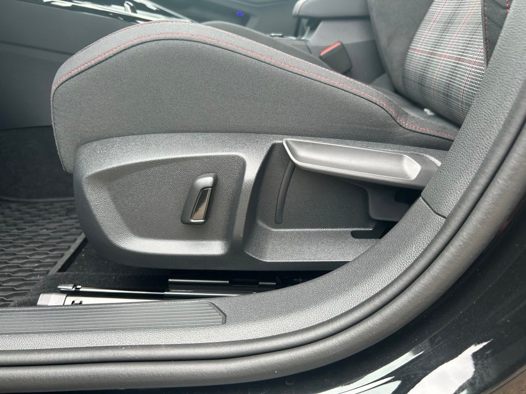 2025 Volkswagen Golf GTI S photo 41