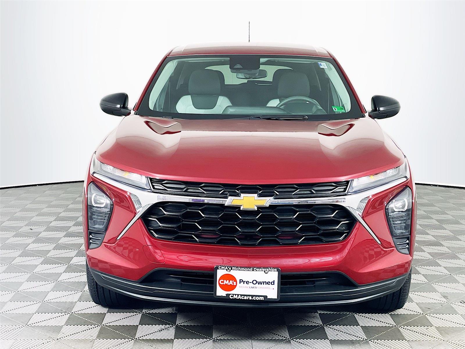 2024 Chevrolet Trax LS photo 2