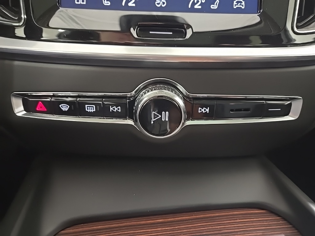 2026 Volvo V60 Plus photo 13