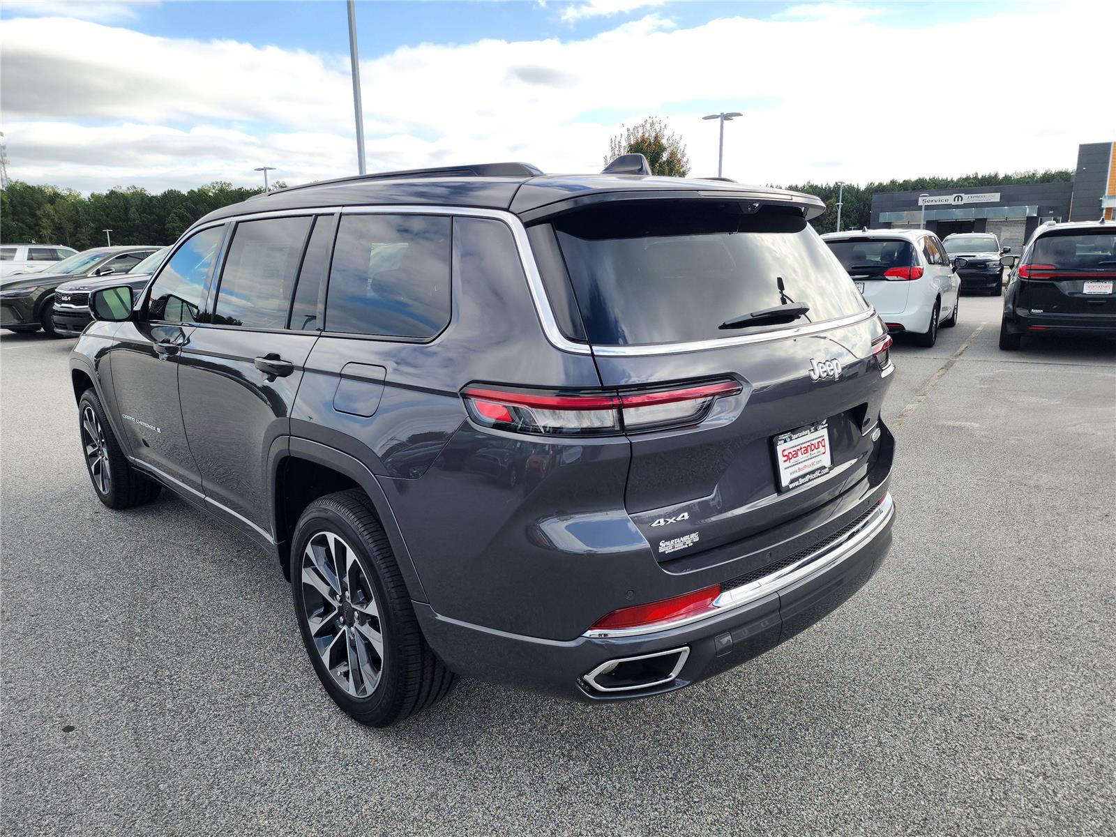 2025 Jeep Grand Cherokee Overland photo 3