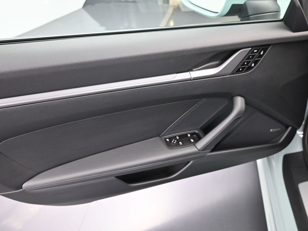 2025 Porsche 911 photo 17