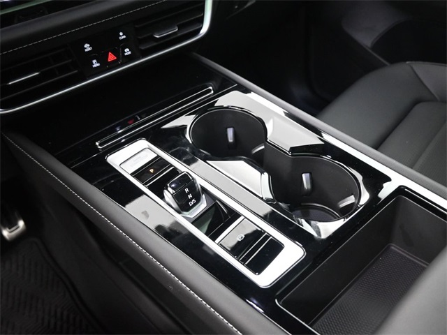 2025 Volkswagen Atlas Cross Sport SEL R-Line photo 9