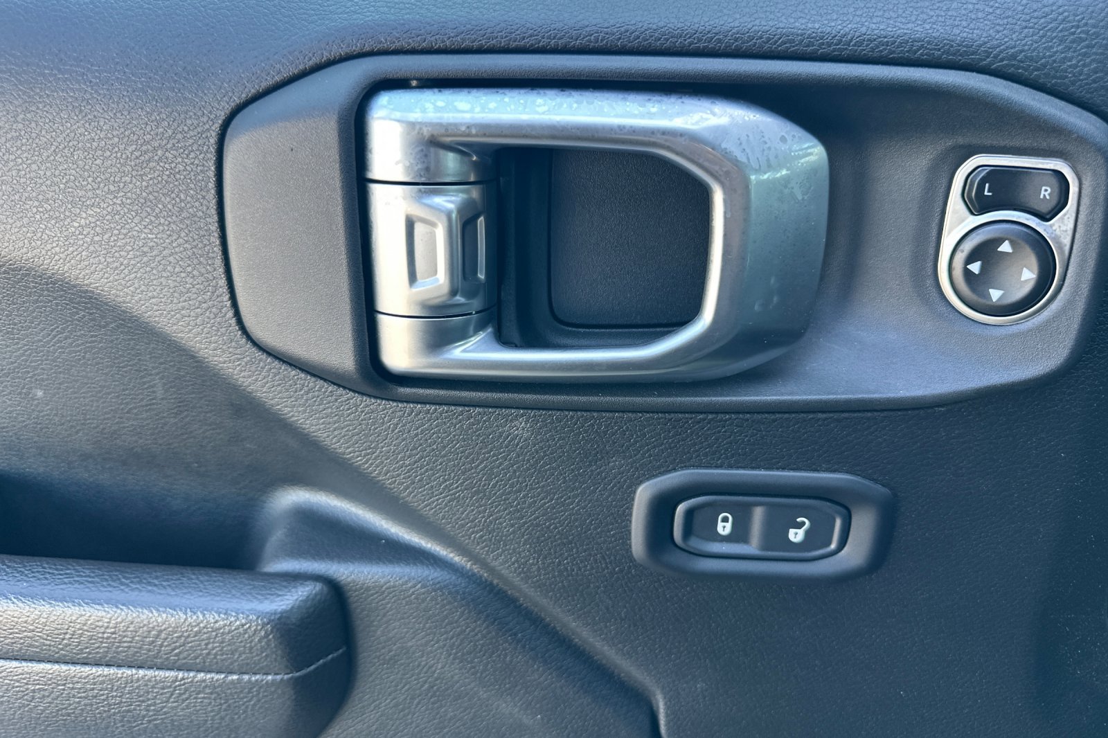 2024 Jeep Wrangler 4xe Sport S photo 11