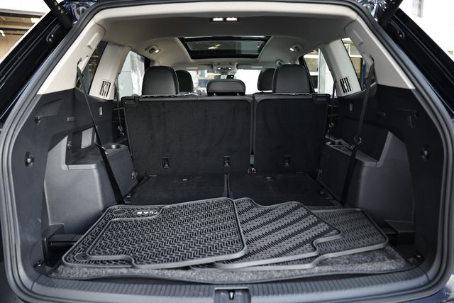 2024 Volkswagen Atlas SEL Premium R-Line photo 28
