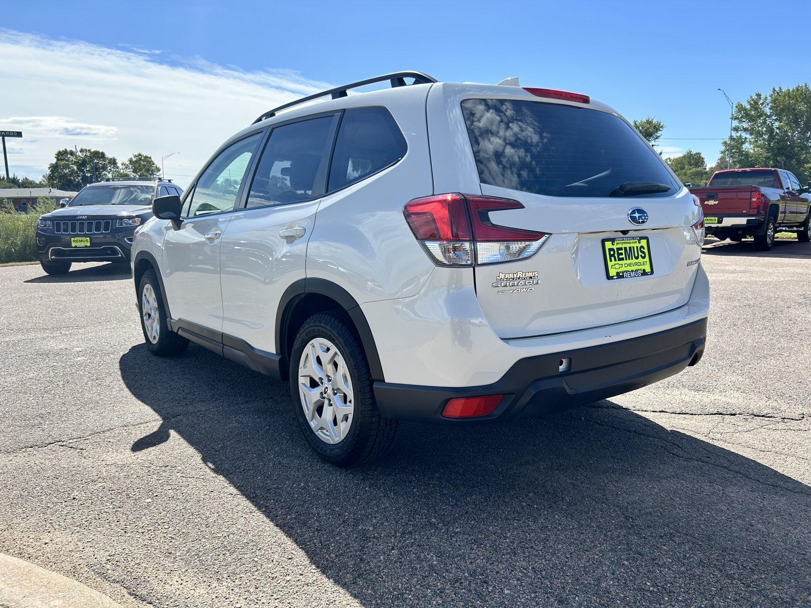 2023 Subaru Forester Base photo 4