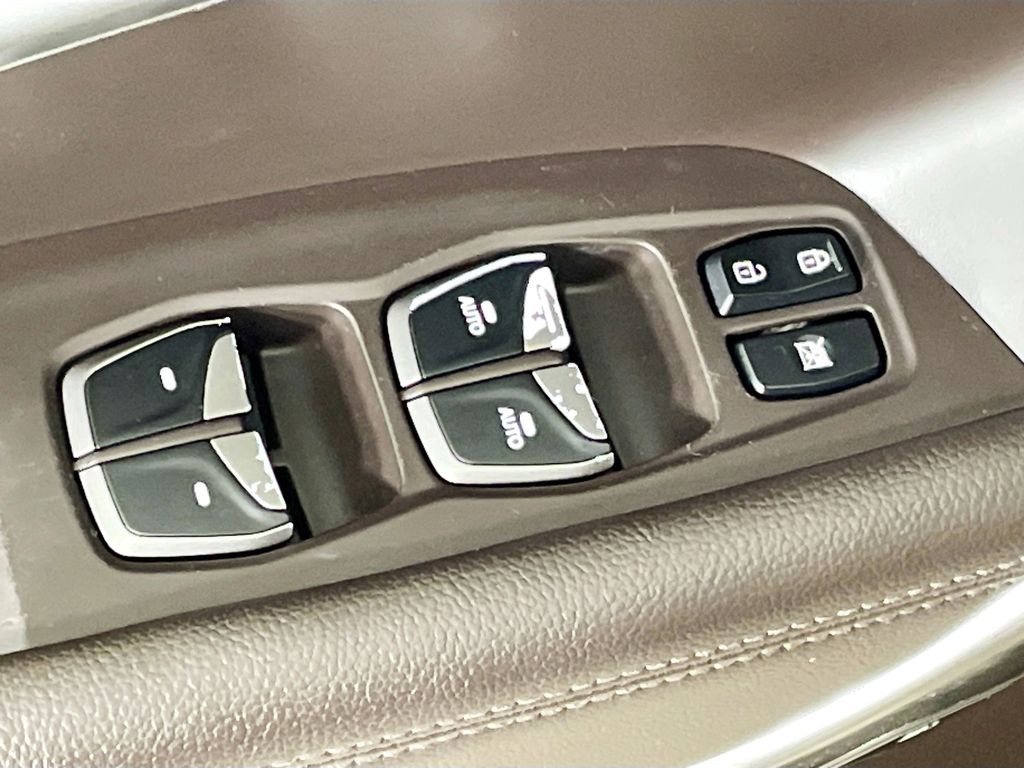 2017 Hyundai Santa Fe SE photo 17