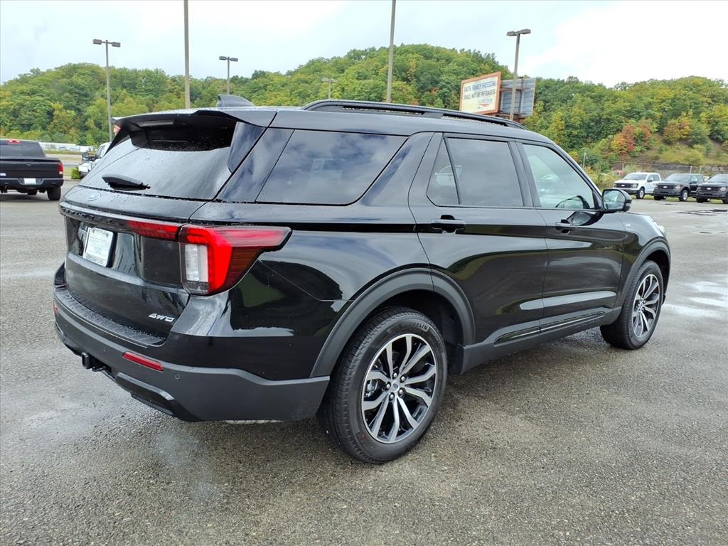 2025 Ford Explorer ST-Line photo 3