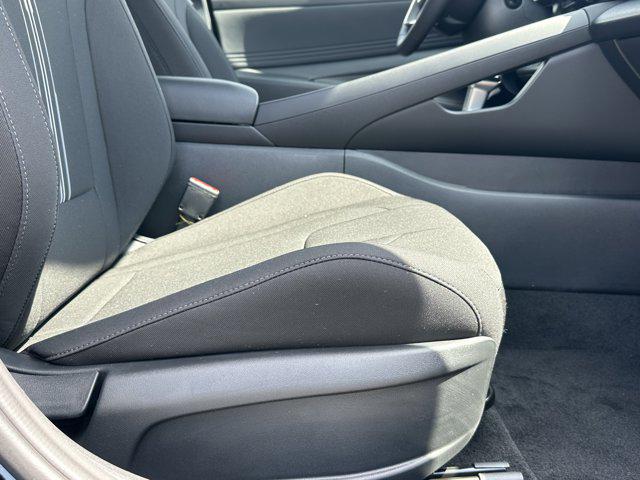 2025 Hyundai Elantra SEL Sport photo 13