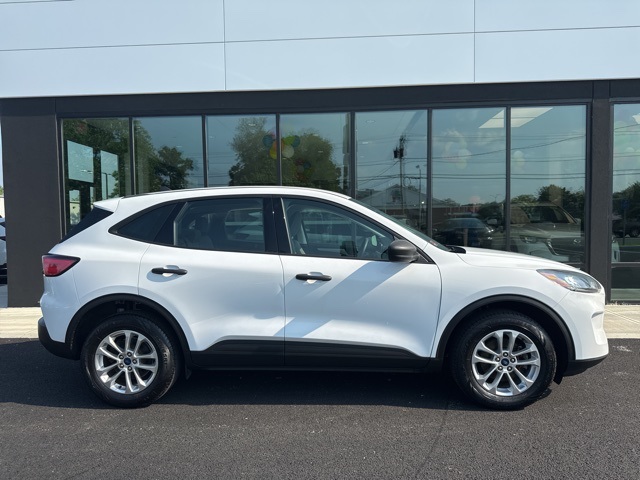 2022 Ford Escape S photo 2