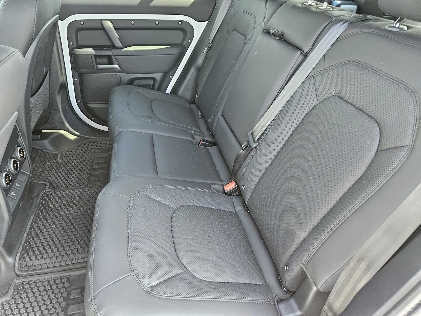 2025 Land Rover Defender 110 X-Dynamic SE photo 23