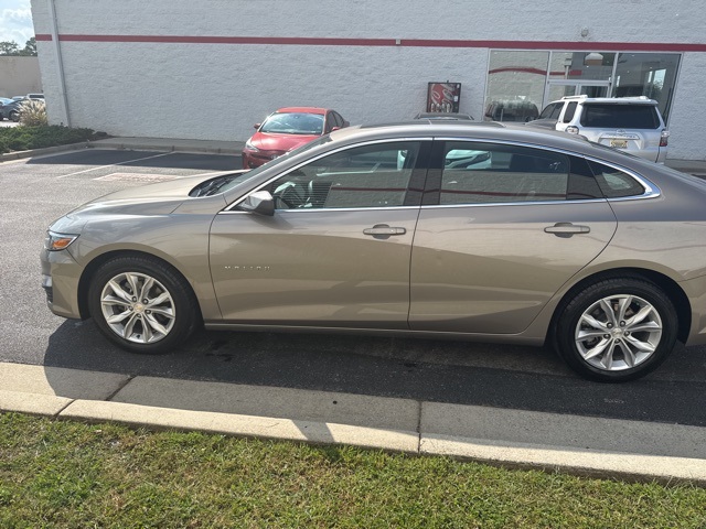 2024 Chevrolet Malibu 1LT photo 3