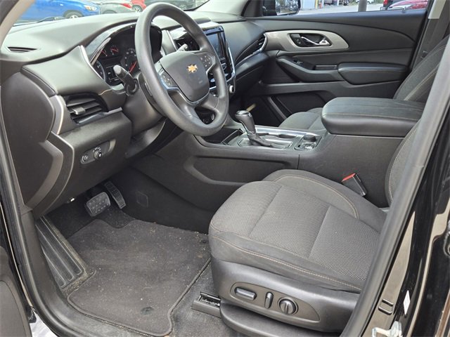 2018 Chevrolet Traverse LS photo 2