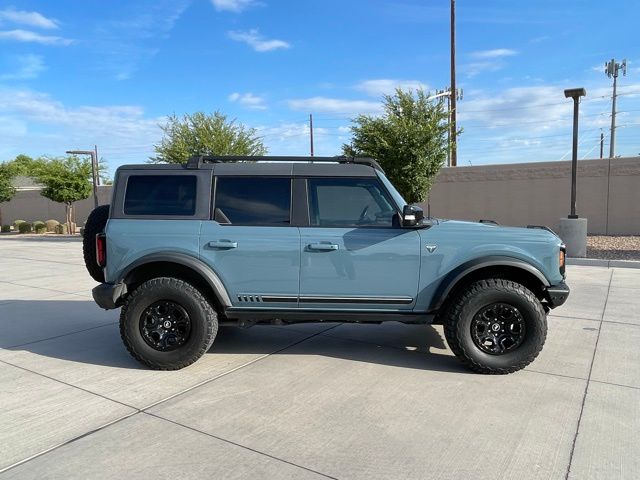2021 Ford Bronco First Edition photo 2