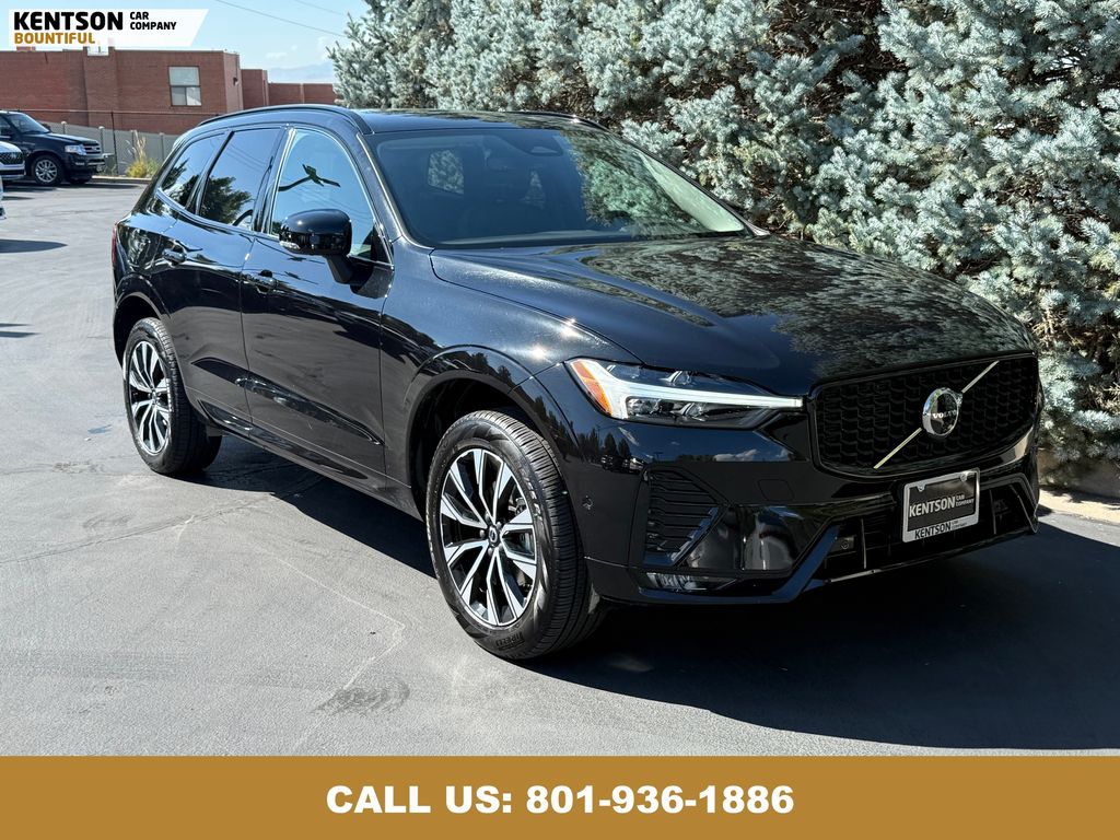2025 Volvo XC60 B5 Plus photo 12