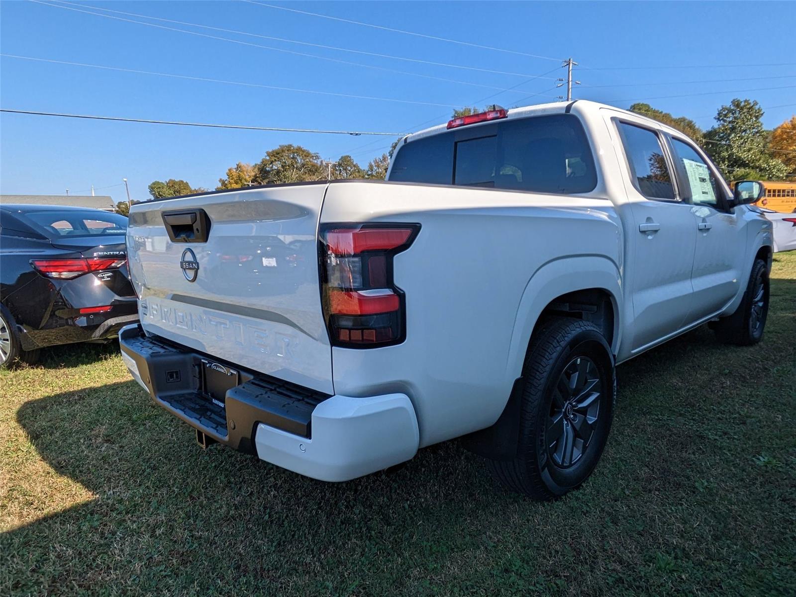 2025 Nissan Frontier SV photo 3