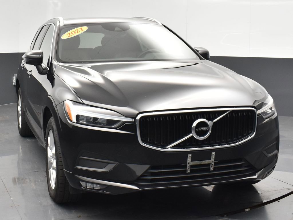 2021 Volvo XC60 Momentum's photo