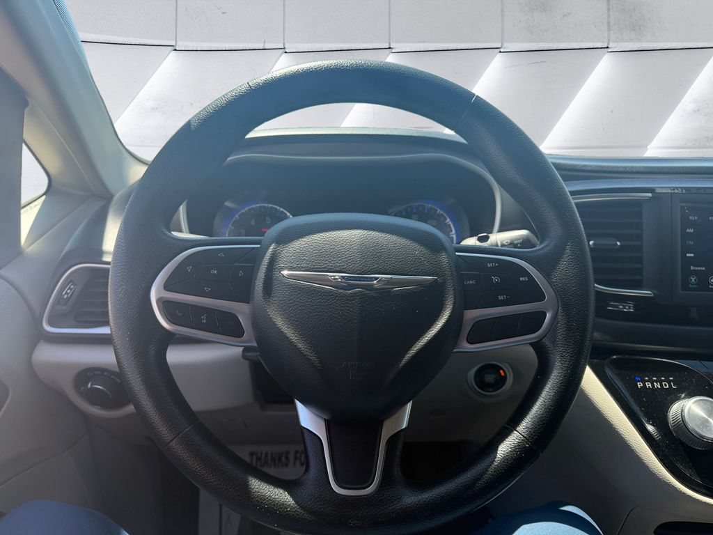 2020 Chrysler Voyager LXi photo 7