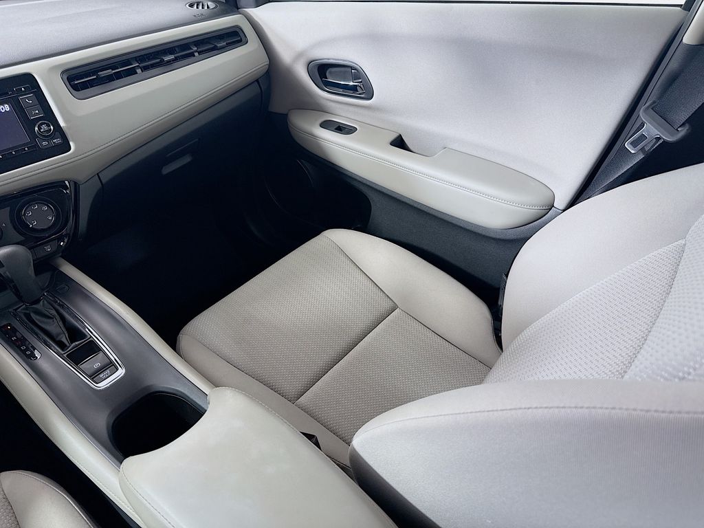 2016 Honda HR-V LX photo 20