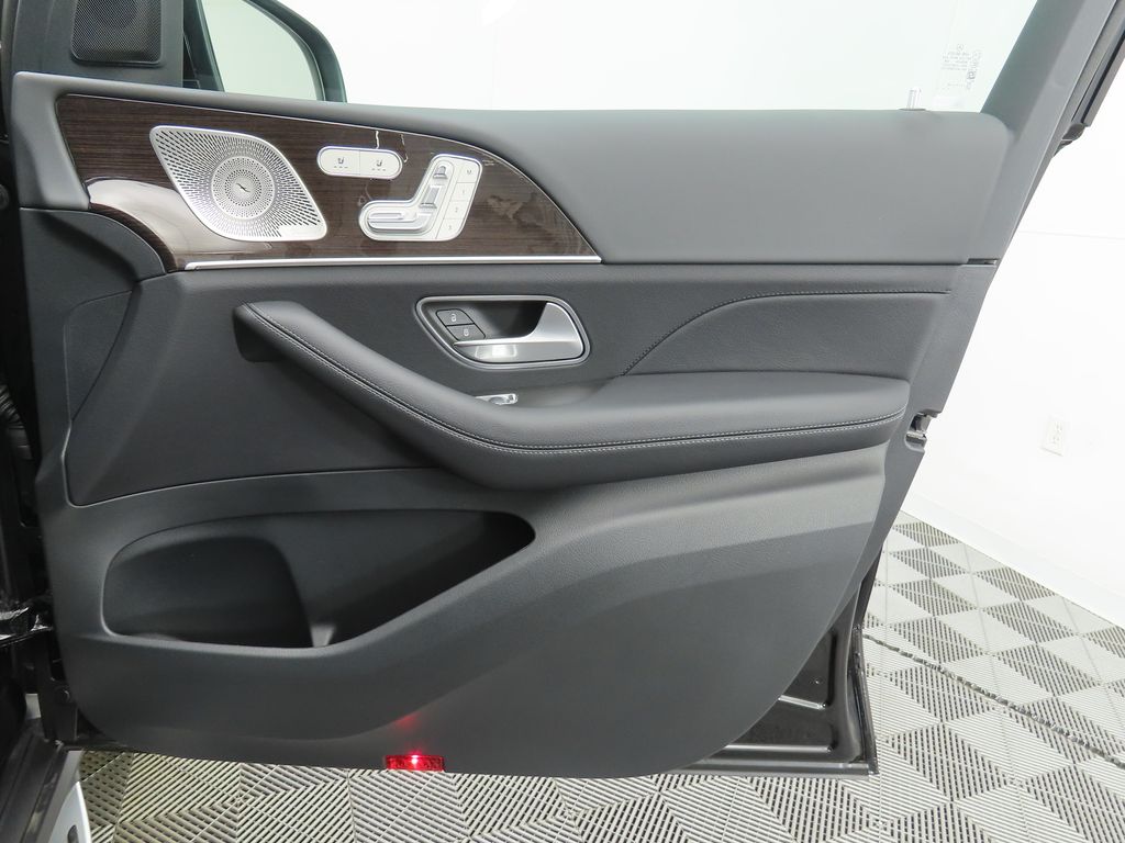2025 Mercedes Benz GLS 450 4MATIC photo 26
