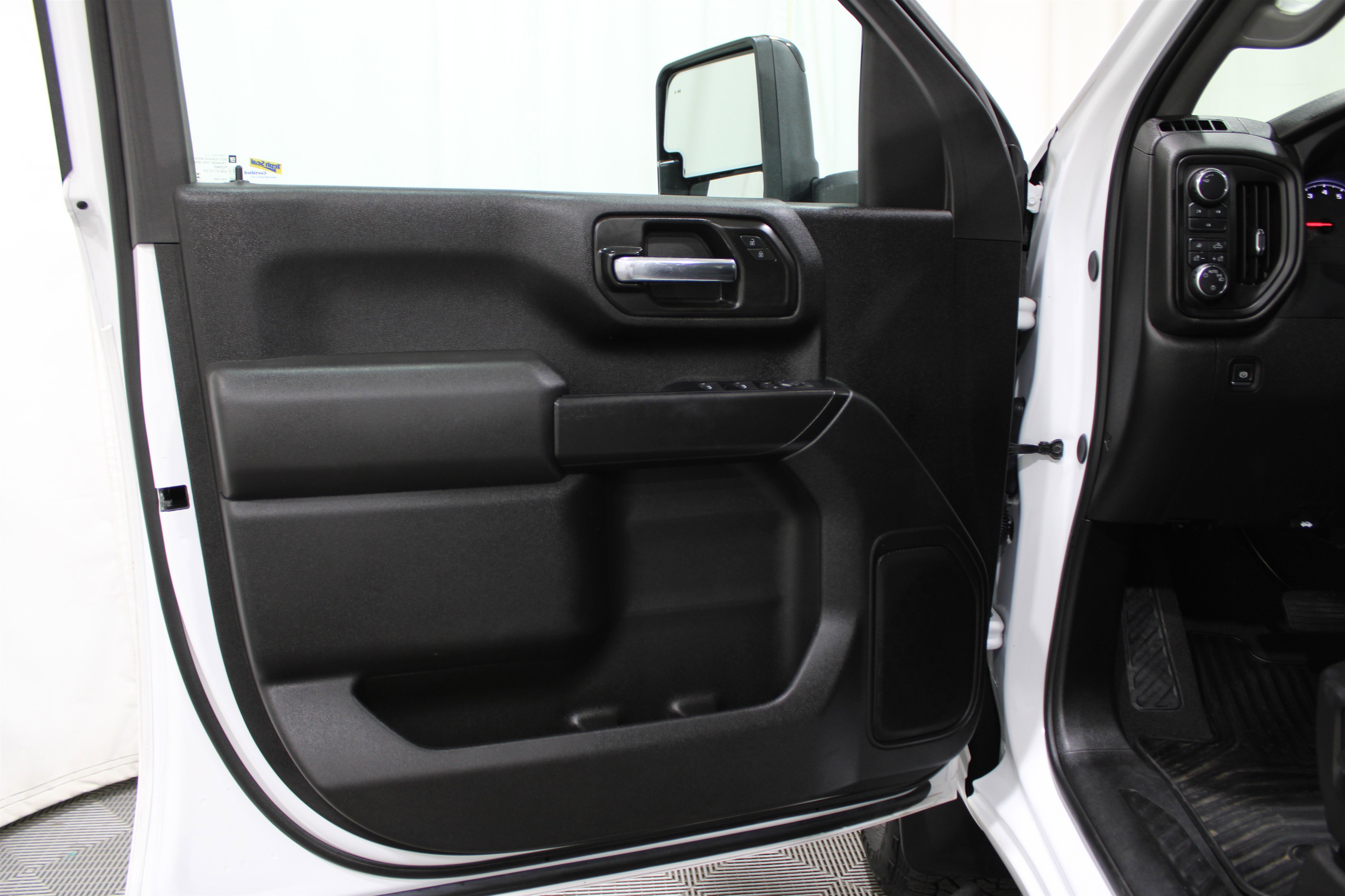 2024 Chevrolet Silverado 2500HD Custom photo 4