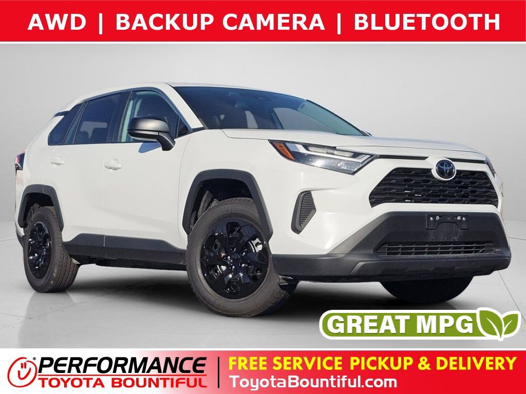 2023 Toyota RAV4 LE's photo