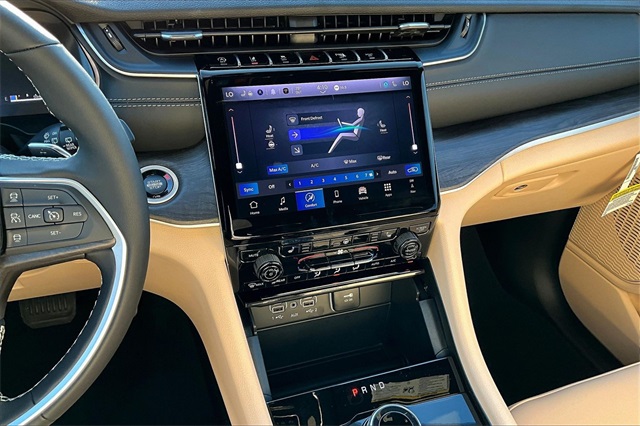 2025 Jeep Grand Cherokee Limited photo 4