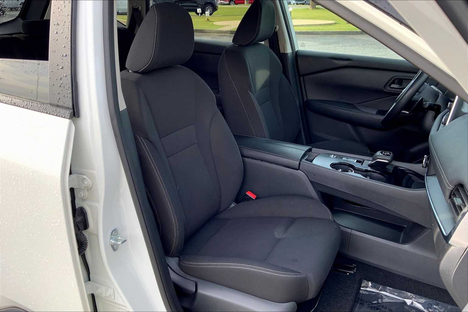 2024 Nissan Rogue S photo 8
