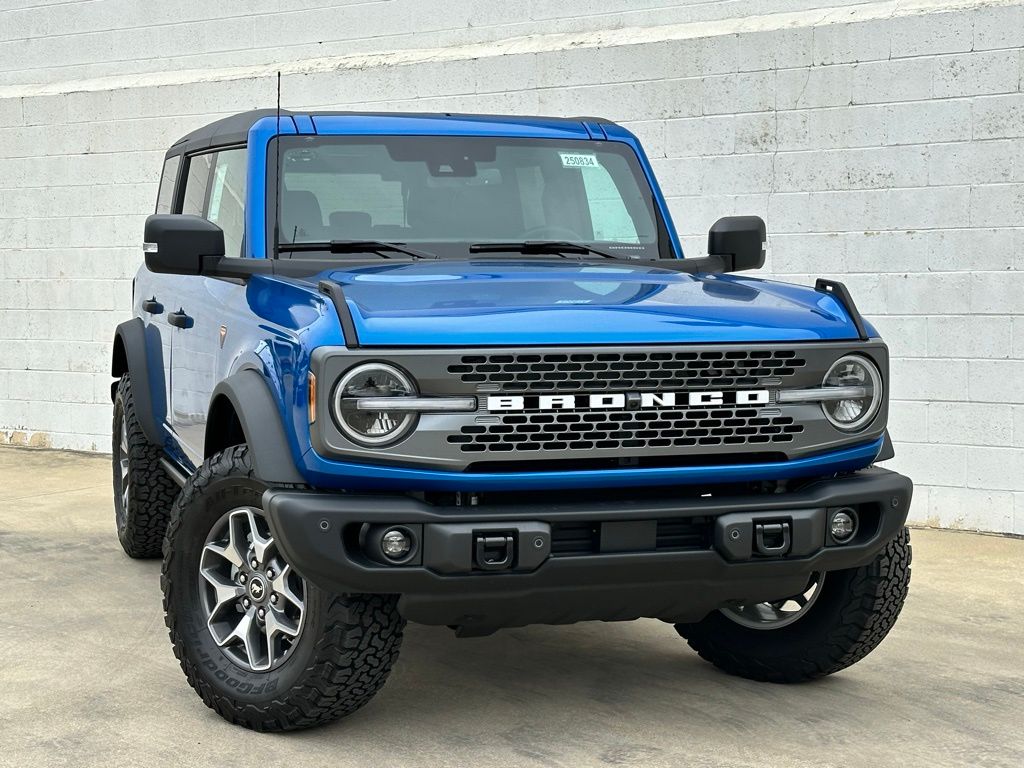 2025 Ford Bronco Badlands photo 2