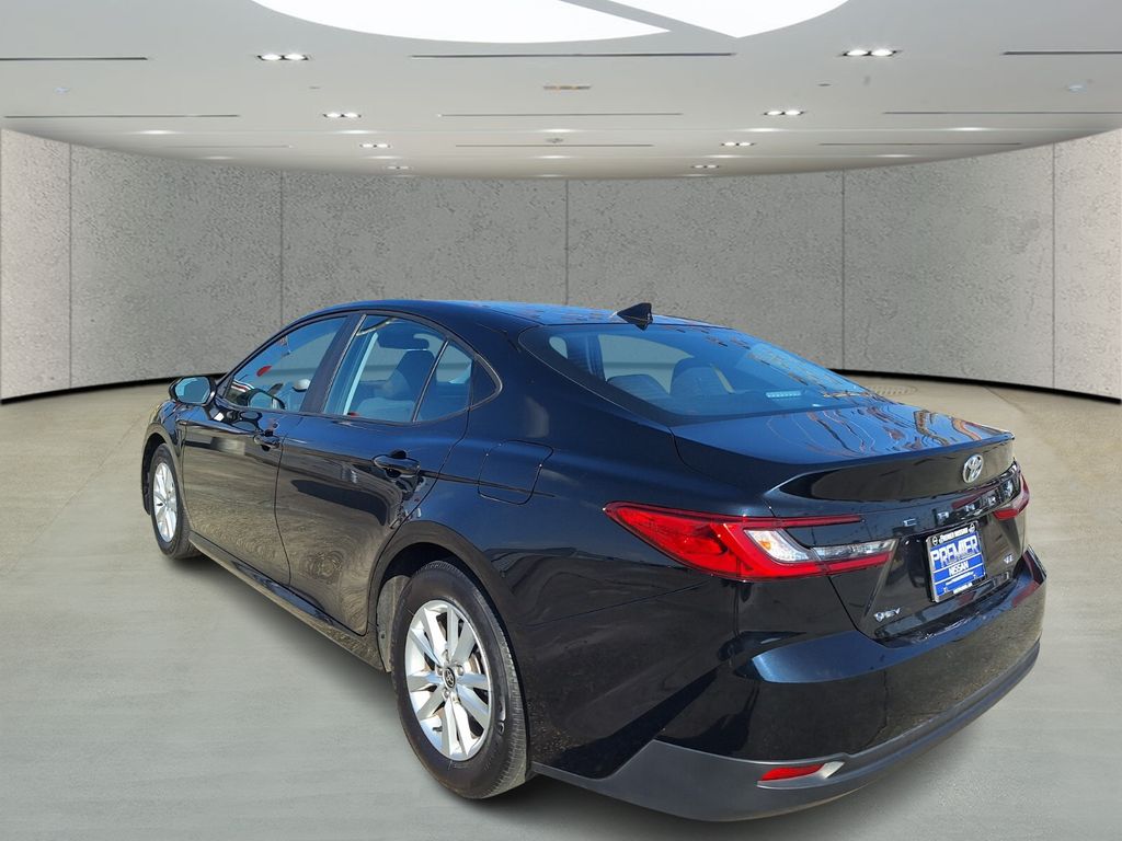 2025 Toyota Camry SE photo 3