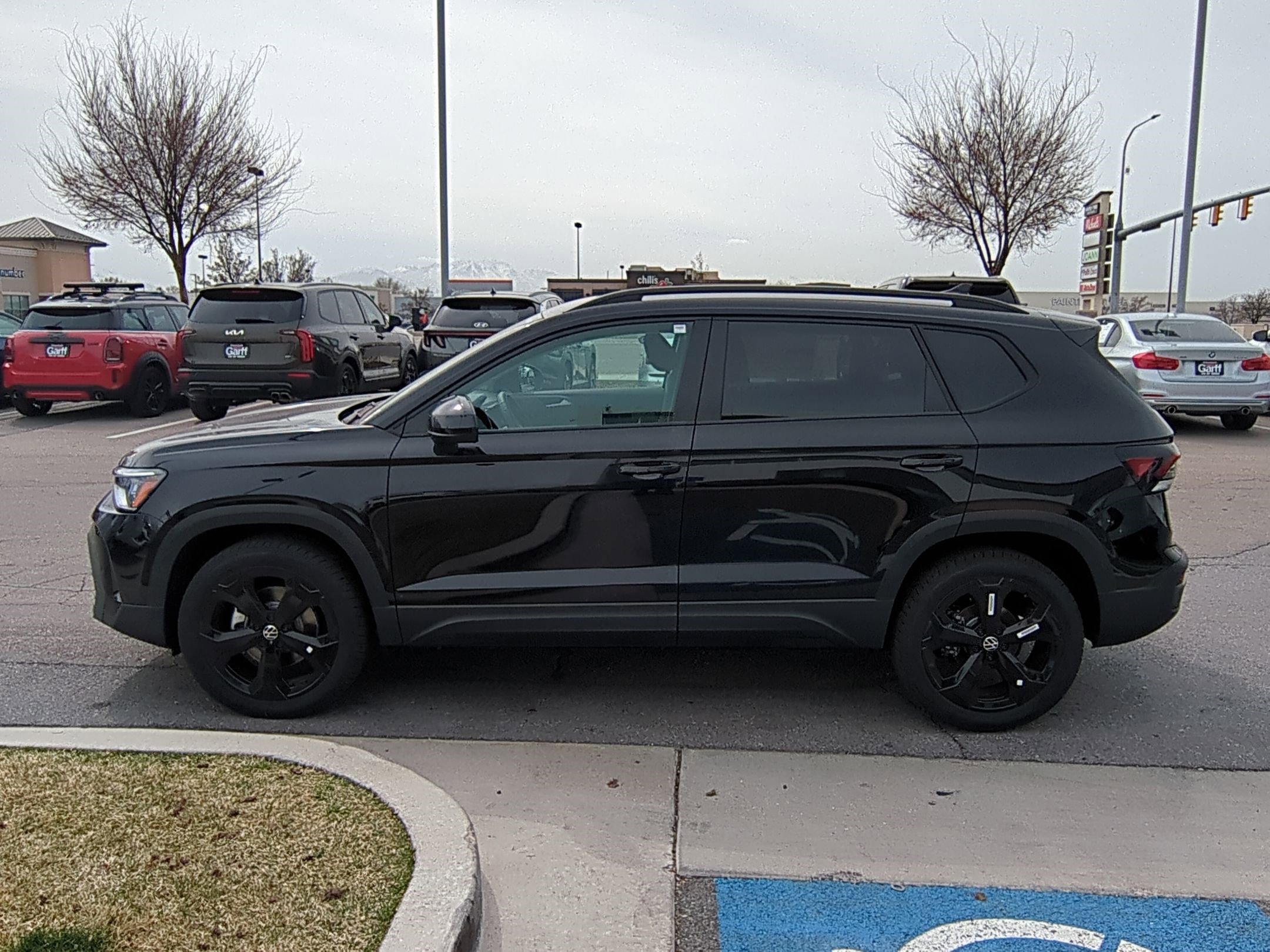 2025 Volkswagen Taos SE photo 6