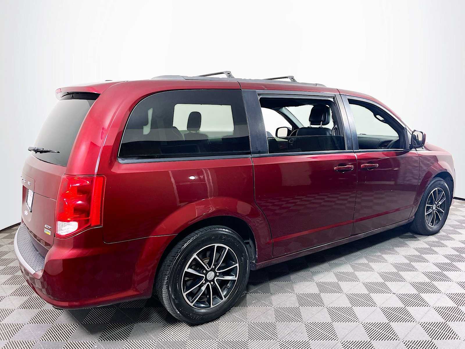 2018 Dodge Grand Caravan GT photo 2