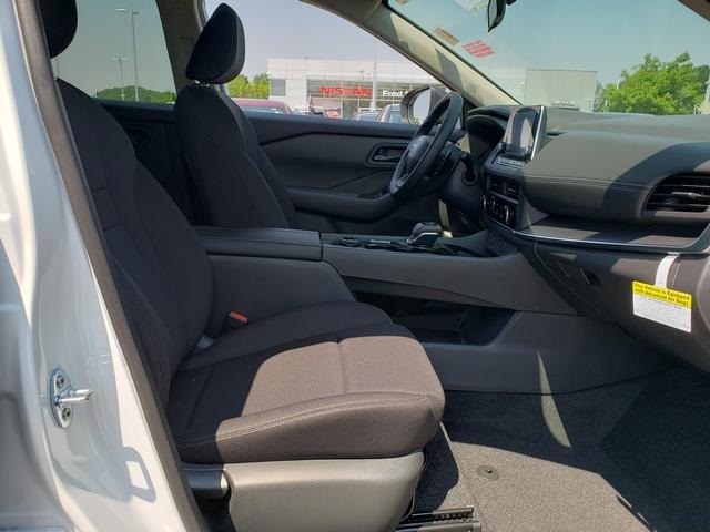 2025 Nissan Rogue S photo 17