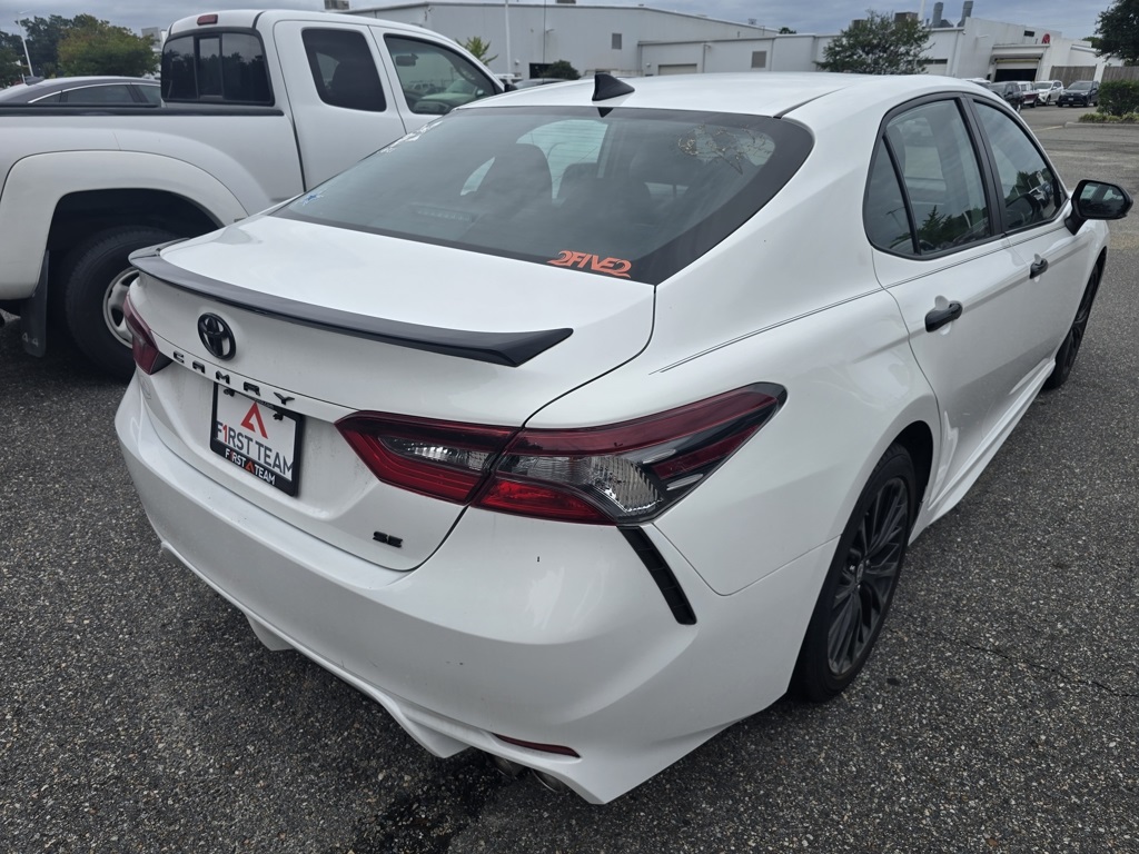 2022 Toyota Camry SE photo 5